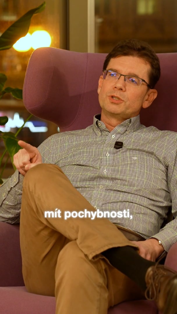 Rozhovor s koučem Michalem Šperlem. Svislé video.